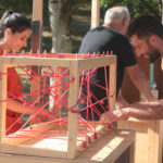 Partie en cours sur un de nos jeux en bois coopératifs lors d'un anniversaire à Lyon Rhône Alpes