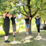 Finale sur l'épreuve des poteaux lors d'un challenge en équipe pour un team building à Lyon sur le thème de Koh lanta