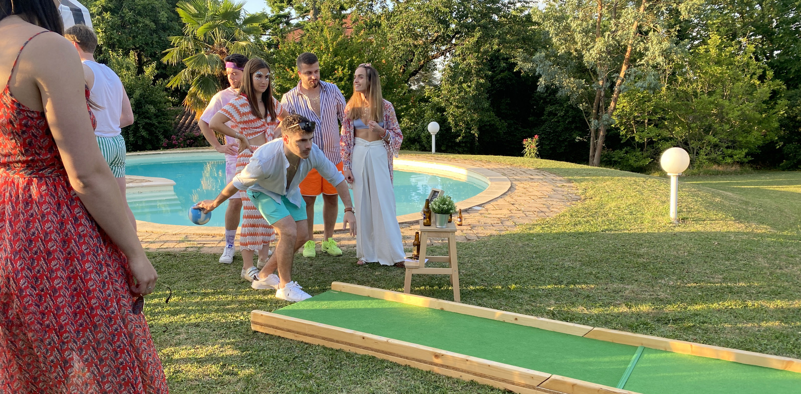 Location d'une piste de bowling mobile pour une animation insolite à Lyon, Grenoble, Annecy, Voiron, Meylan, Valence, Ardèche